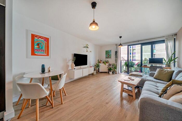 2 Bedroom Flat For Sale In Kennington Road, Kennington, London, SE11
