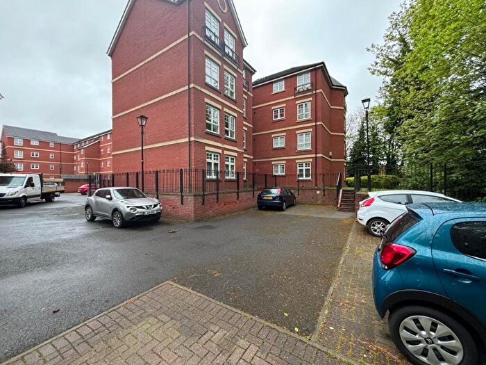 2 Bedroom Apartment To Rent In St. Peters Close, Bromsgrove, B61