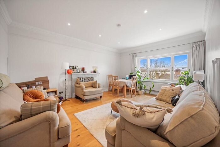 3 Bedroom Flat To Rent In Belsize Square, Belsize Park, NW3