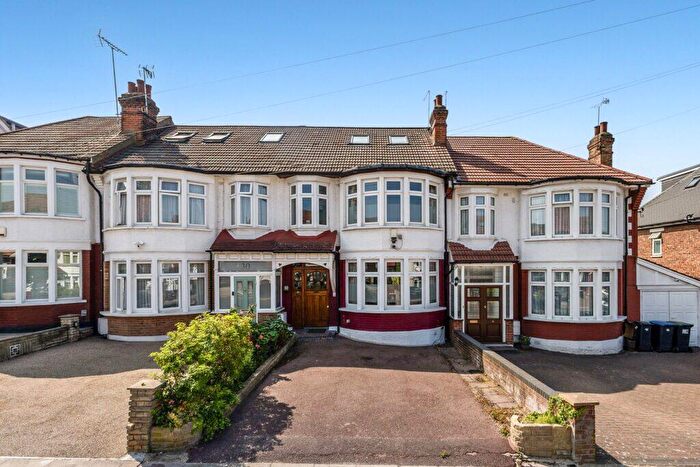 5 Bedroom Terraced House To Rent In Grenoble Gardens, N13
