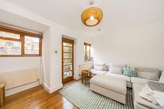 2 Bedroom Flat To Rent In Brewster Gardens, North Kensington, W10