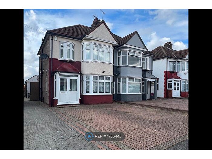 3 Bedroom Semi-Detached House To Rent In Wensleydale Avenue, Ilford, IG5