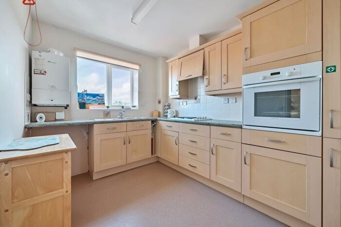 2 Bedroom Retirement Property For Sale In Hancock Drive, Luton, LU2