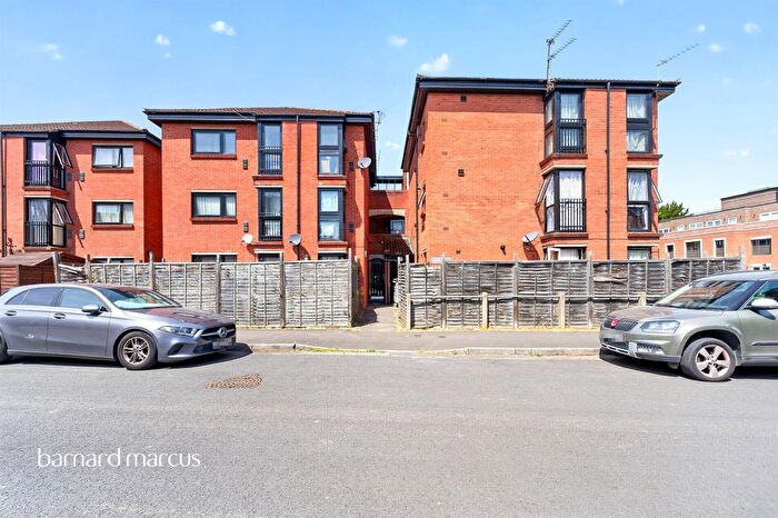 2 Bedroom Flat For Sale In Beauclerk Close, Feltham, TW13