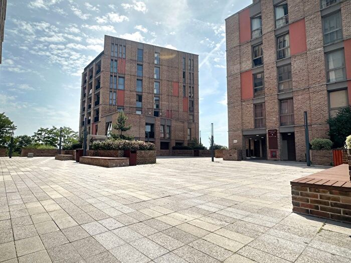 3 Bedroom Flat To Rent In Oberman Road, London, NW10
