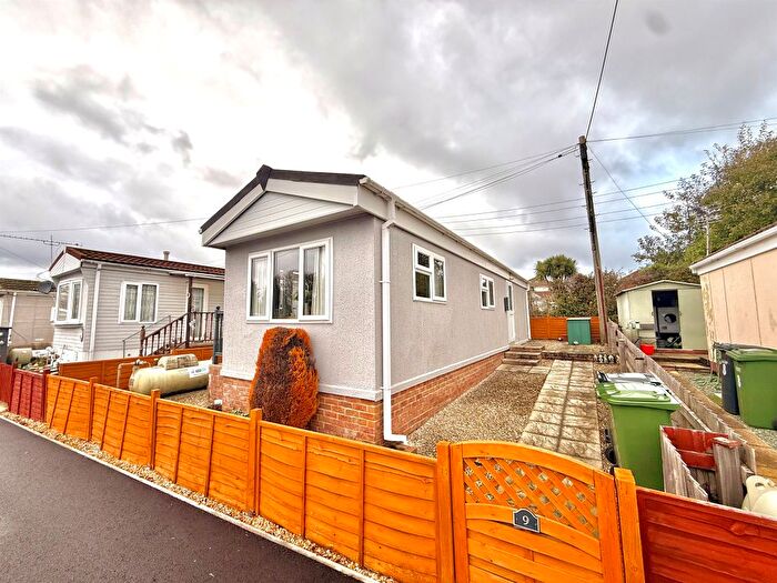 1 Bedroom Park Home For Sale In Kings Copse Avenue, Hedge End, Southampton, SO30
