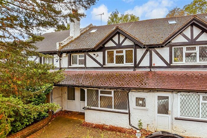 2 Bedroom Maisonette For Sale In Foxley Lane, Purley, Surrey, CR8