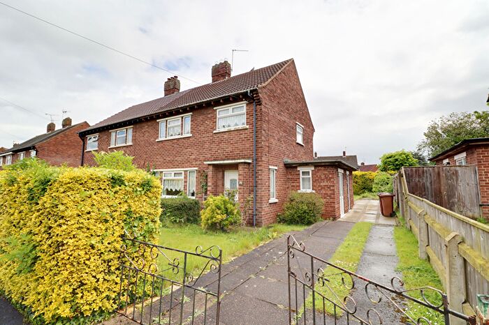 3 Bedroom Semi-Detached House For Sale In Sunningdale Avenue, Brigg, DN20