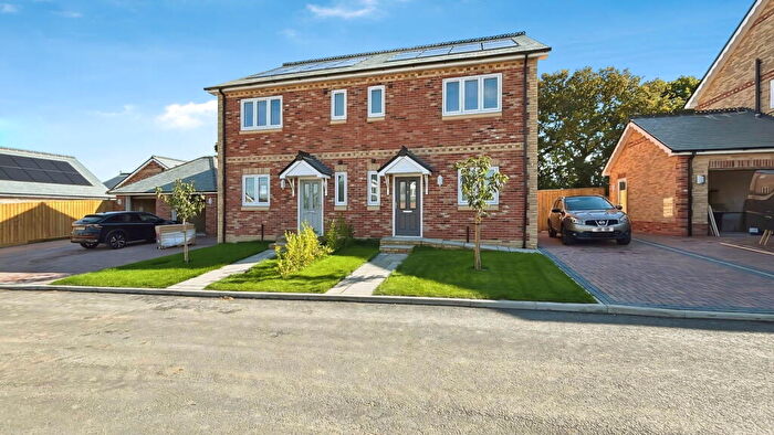 3 Bedroom Semi Detached House For Sale In Sunset Drive, Cowes, Isle Of Wight., PO31