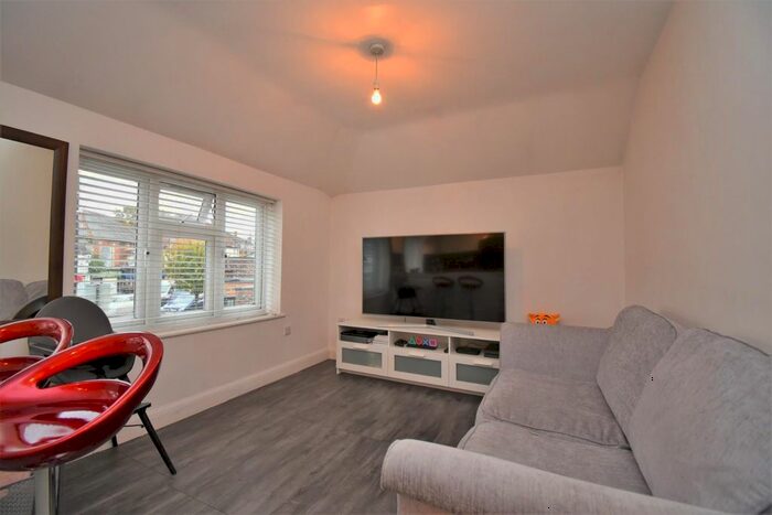 1 Bedroom Flat To Rent In High Street, Harefield UB9
