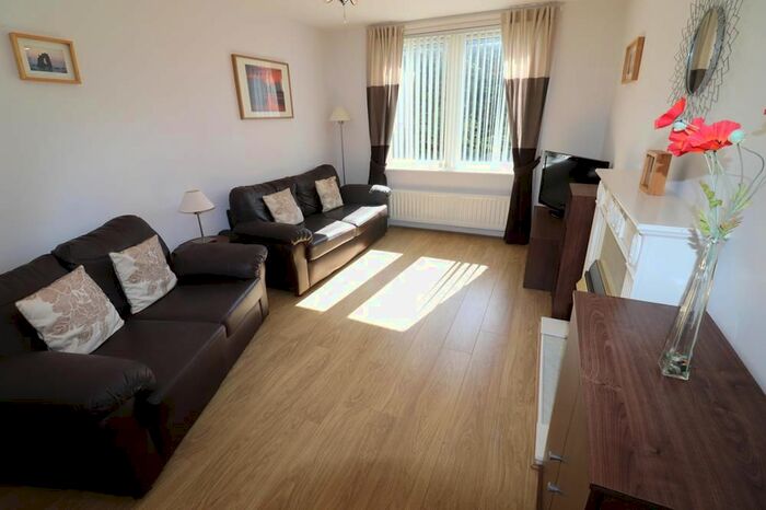 2 Bedroom Flat To Rent In Bloomfield Court, First Floor Right, AB10