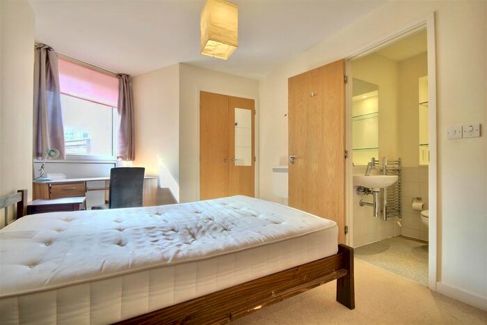 2 Bedroom Flat To Rent In Cross Street, Portsmouth, PO1