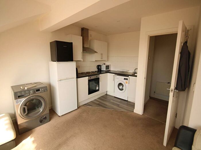 1 Bedroom Flat To Rent In Tong Street, East Bierley, Bradford, BD4