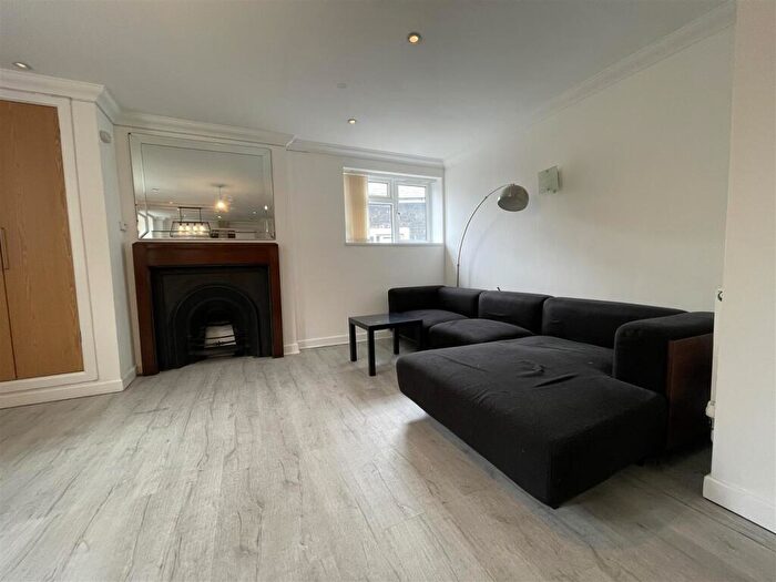 3 Bedroom Apartment To Rent In Richmond Road, Cardiff, CF24