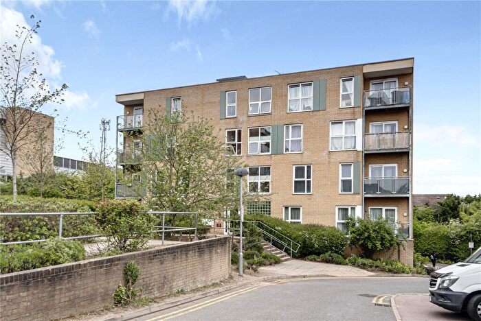 2 Bedroom Apartment For Sale In Laburnham Close, High Barnet, Barnet, EN5