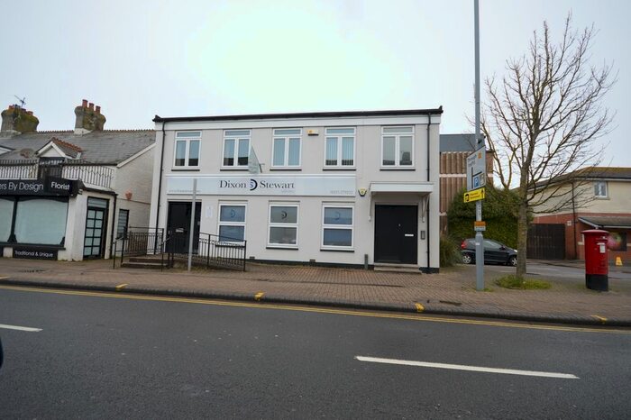 1 Bedroom Flat To Rent In Lymington Road, Highcliffe, Christchurch, Dorset, BH23