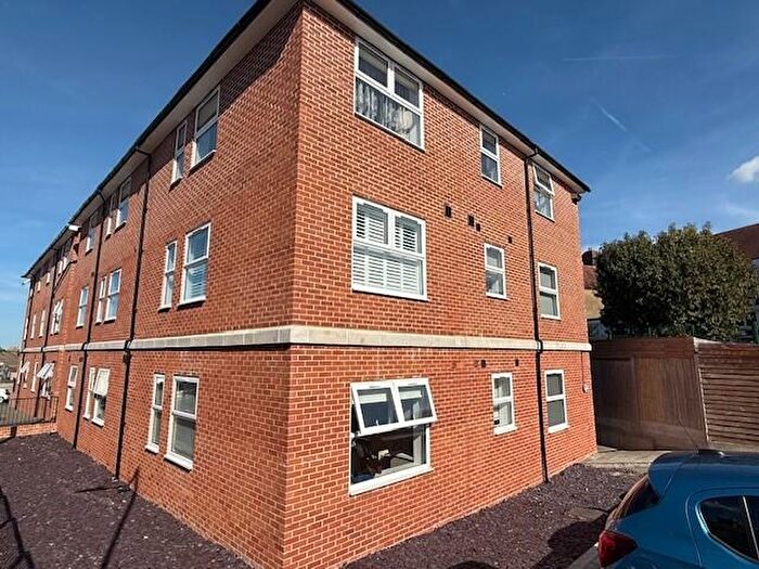 2 Bedroom Flat To Rent In Redvers Road, Chatham. Me$, ME4
