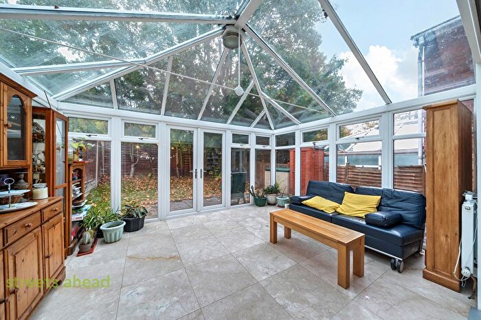 3 Bedroom Link Detached House For Sale In Minster Drive, Croydon, CR0