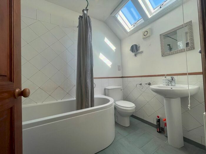 4 Bedroom Detached House For Sale In The Cottages, Oakridge Lane, Aldenham, Hertfordshire, WD25