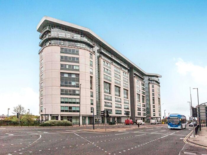 2 Bedroom Flat To Rent In West Wear Street, Sunderland, Tyne And Wear, SR1
