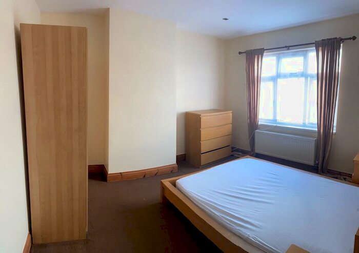 4 Bedroom House To Rent In Greenbank Avenue, Wembley, HA0