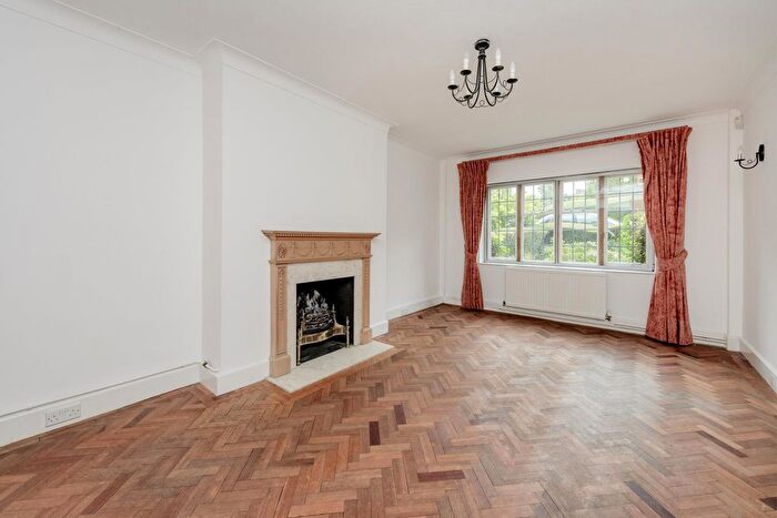4 Bedroom Semi-detached House To Rent In Edmunds Walk, Hampstead Garden Subburb, London, N2