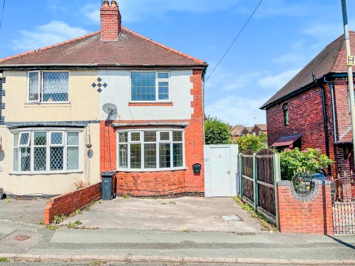 3 Bedroom Semi-Detached House To Rent In Yew Tree Road, Dudley, DY2