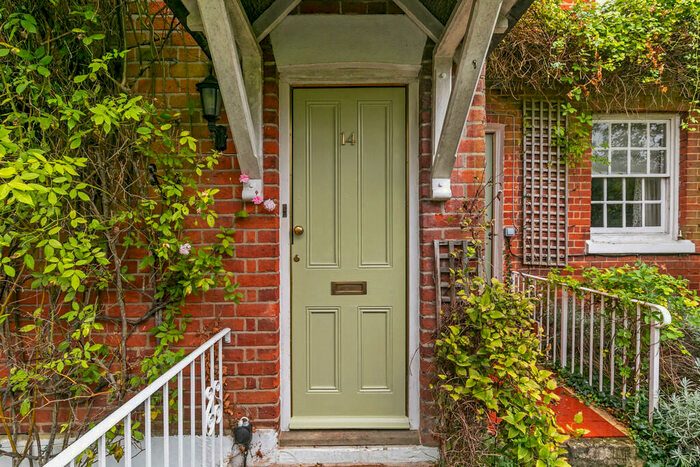3 Bedroom Terraced House To Rent In Wharf Hill, Winchester, SO23