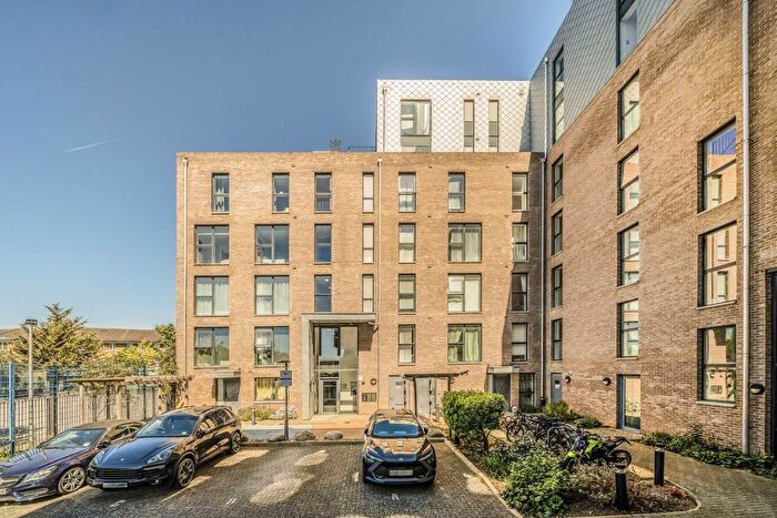 2 Bedroom Flat To Rent In Manor Road, Ealing, W13
