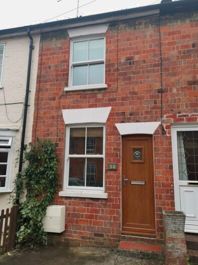 2 Bedroom Cottage To Rent In Alton, GU34