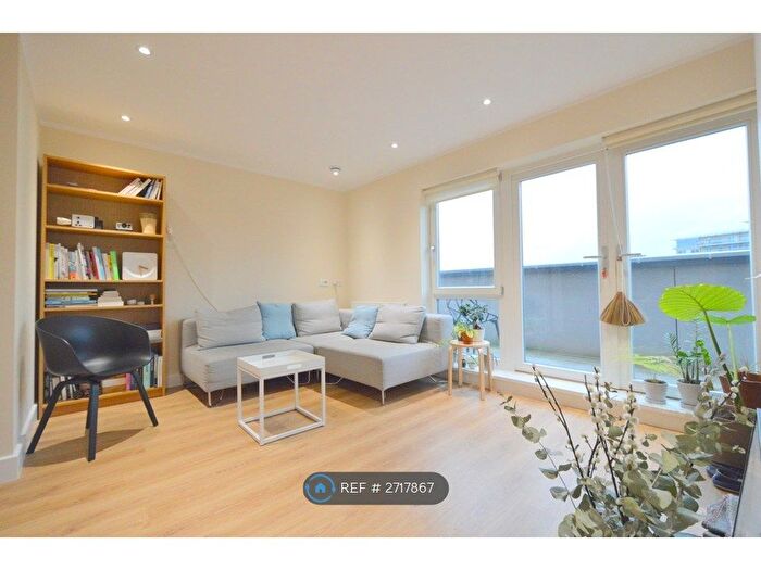 2 Bedroom Flat To Rent In Cubitt Apartments, London, SW11