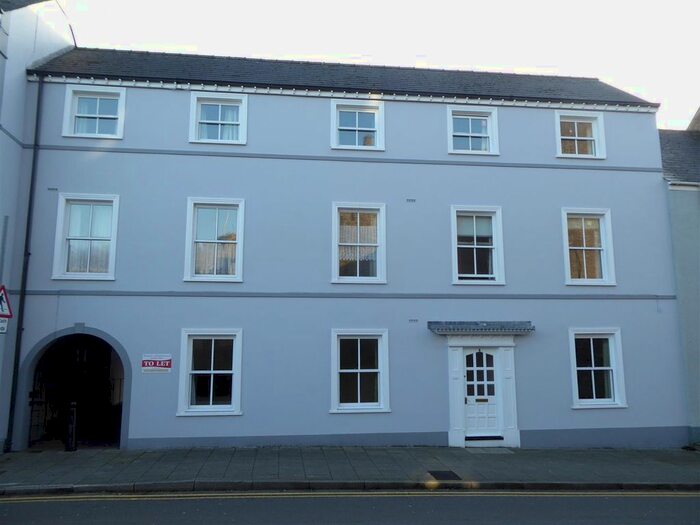 2 Bedroom Flat To Rent In Westgate Hill, Pembroke, SA71