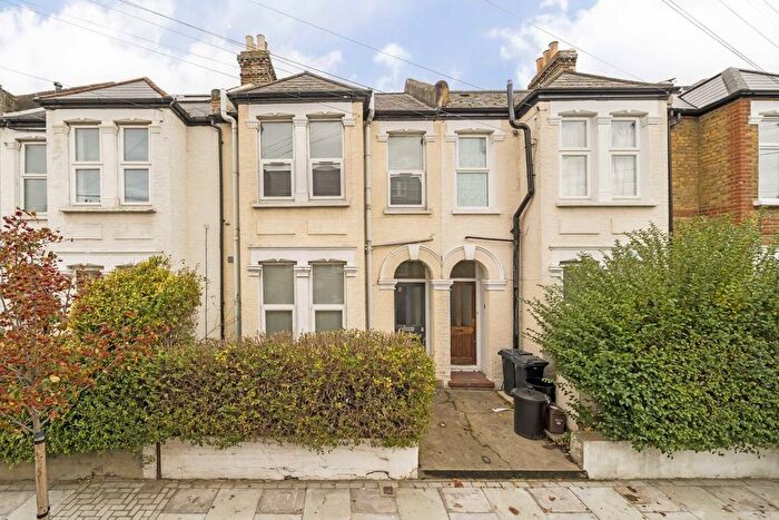 2 Bedroom Flat For Sale In Brightwell Crescent, Tooting, SW17