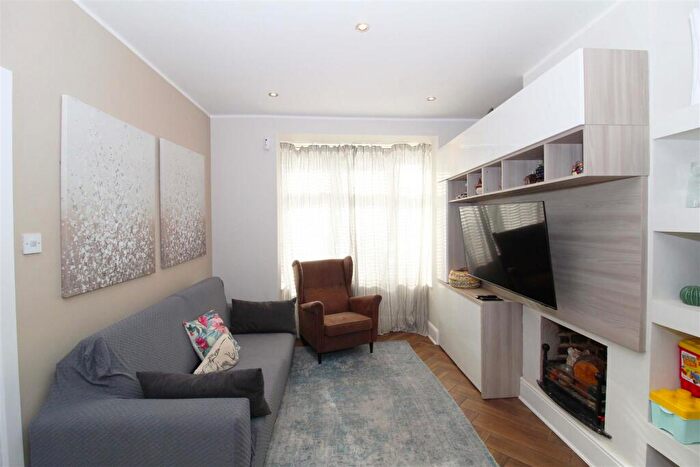 2 Bedroom House For Sale In Pylbrook Road, Sutton, SM1