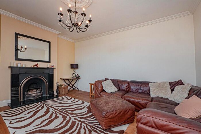 5 Bedroom Detached House For Sale In Whitedale, Hull, HU11