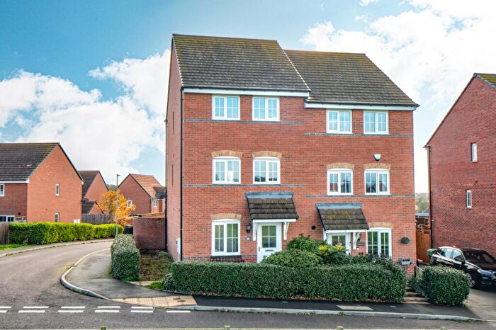 3 Bedroom Semi Detached House For Sale In Copse Wood Way, Bromsgrove, Worcestershire, B61