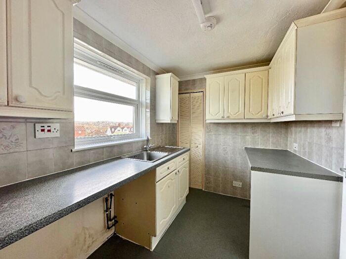 1 Bedroom Flat For Sale In Holdbrook Way, Romford, RM3