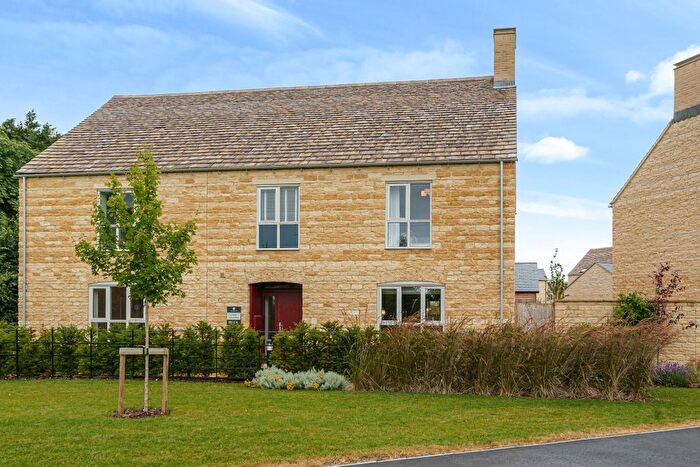 3 Bedroom Semi-Detached House To Rent In Richardson Close, Cirencester, GL7