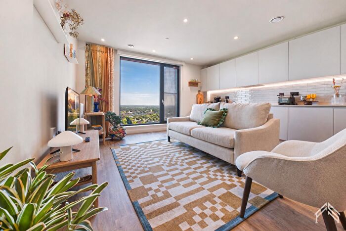 Apartment To Rent In Selborne Road, London, E17