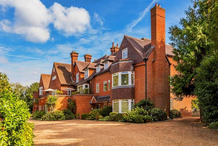 3 Bedroom Flat For Sale In Mapleton House, Mapleton Road, Four Elms, Edenbridge, TN8