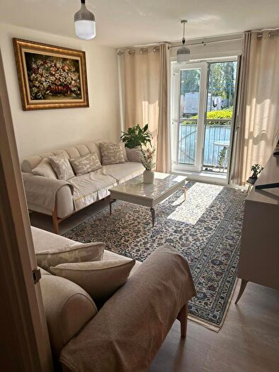 2 Bedroom Apartment To Rent In Denham Road, Whetstone, Barnet, London, N20