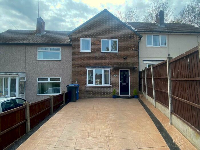 3 Bedroom House To Rent In Barnes Road, Chesterfield, S41