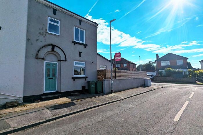 2 Bedroom End Terrace House For Sale In Mount Pleasant, Leeds, LS10