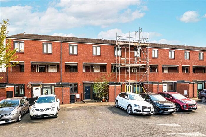 1 Bedroom Flat For Sale In Stoneycroft Close, Lee, SE12