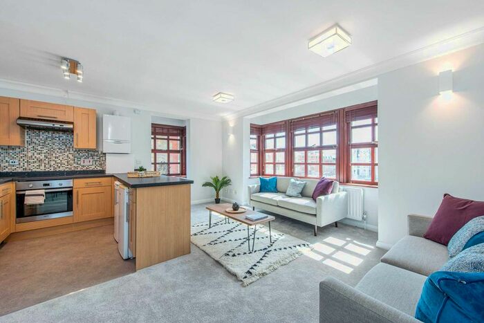 2 Bedroom Flat To Rent In Howard House, Marylebone, W1U