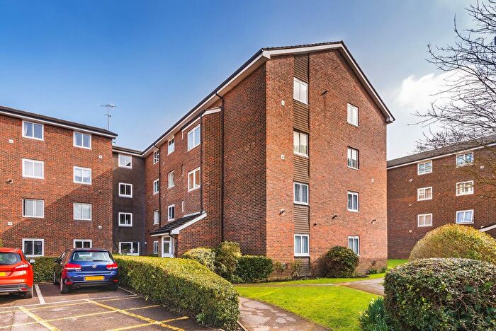 2 Bedroom Flat To Rent In Somers Close, Flanchford House Somers Close, RH2