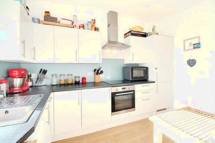 2 Bedroom Apartment To Rent In Tottenham Lane, Hornsey, London, N8