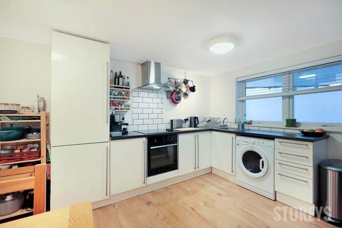 2 Bedroom Flat To Rent In Cambridge Heath Road, Bethnal Green, London, E2