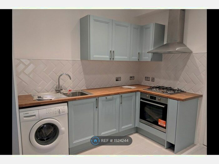 2 Bedroom Flat To Rent In Kingsland Road, London, E2