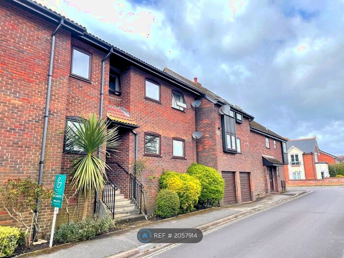 2 Bedroom Flat To Rent In Athelstan Court, Lymington, SO41